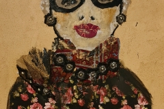 "Stil-Ikone" Collage aus Stoff auf Papier mit Rahmen hinter Glas verkauft